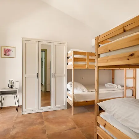 Pinaza B Villa